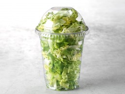 Grüner Salatbecher